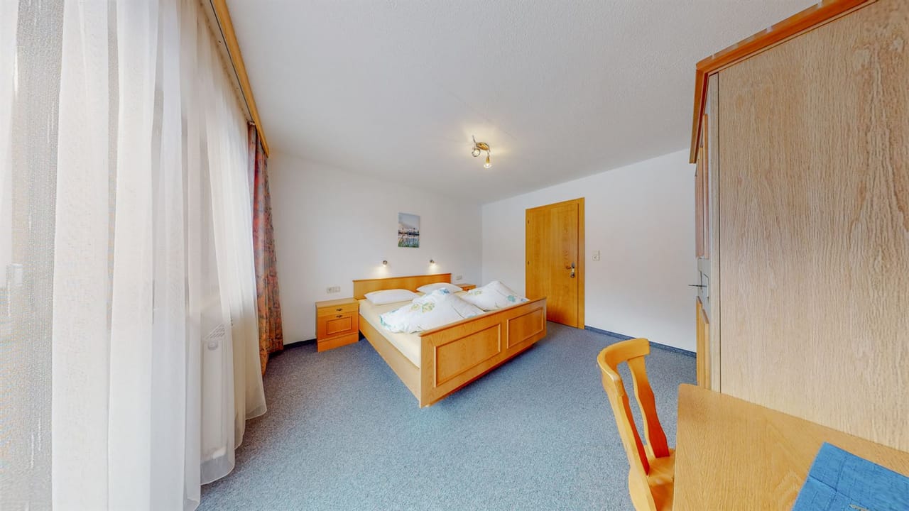 Doppelbett im Zimmer Fernblick